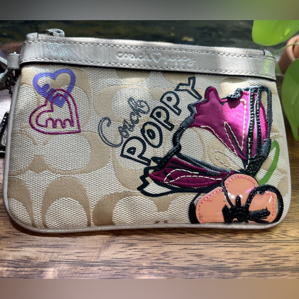 Coach 🩷 Poppy Wristlet